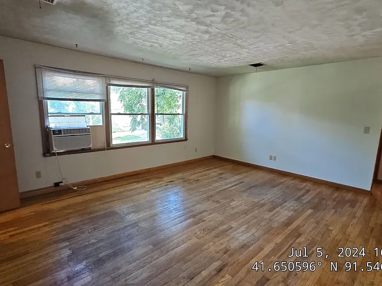 518 W Benton St — Photo 15