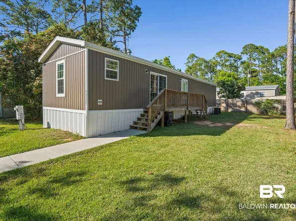 1325 Ridgewood Dr, Lillian, AL 36549
