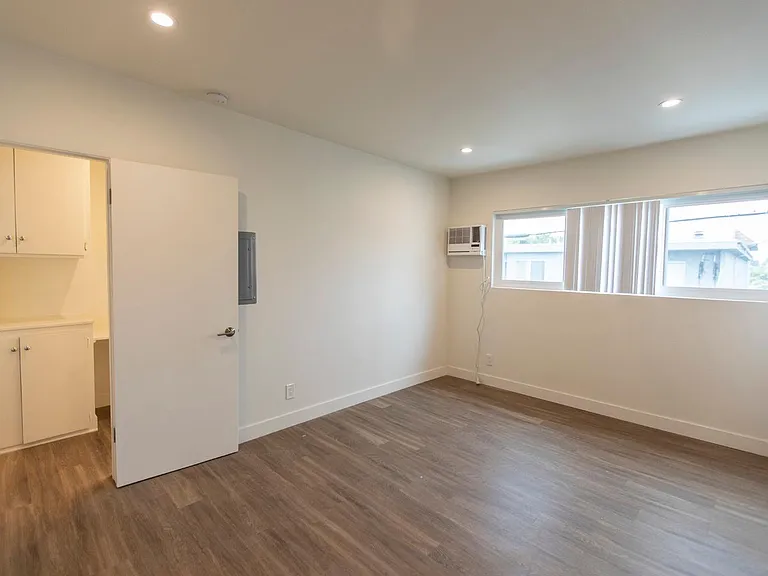 12750 Caswell Ave — Photo 5