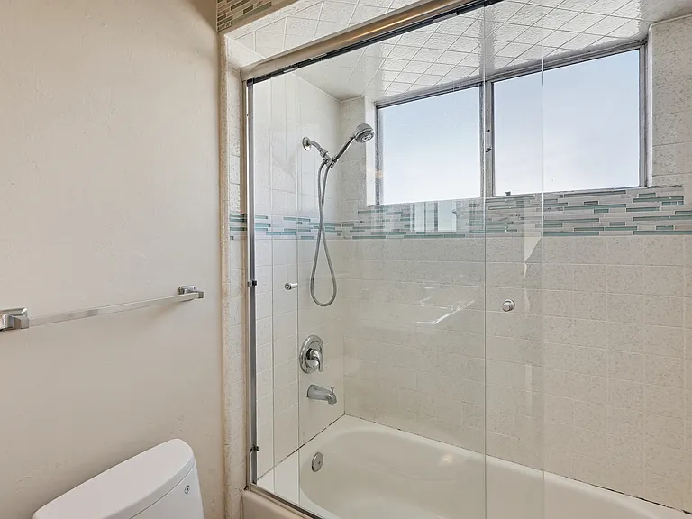 3733 Riviera Dr — Photo 23