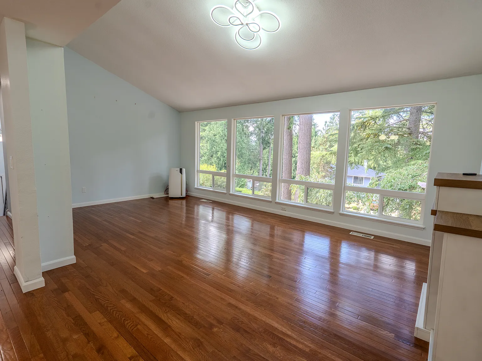 21719 NE 18th Way — Photo 4