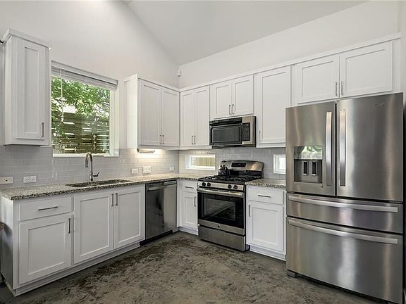 5th image of 3514 Clawson Rd Unit 2