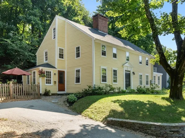 1 Evans Pl, Amesbury, MA 01913