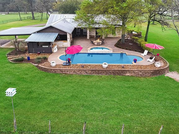 2nd image of 4 Willow Creek Dr