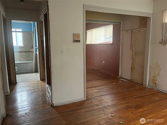 5th image of 16919 12th Place NE