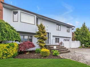 302 Blackheath Rd, Lido Beach, NY 11561