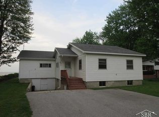 793 Bay Rd, Bay City, MI 48706