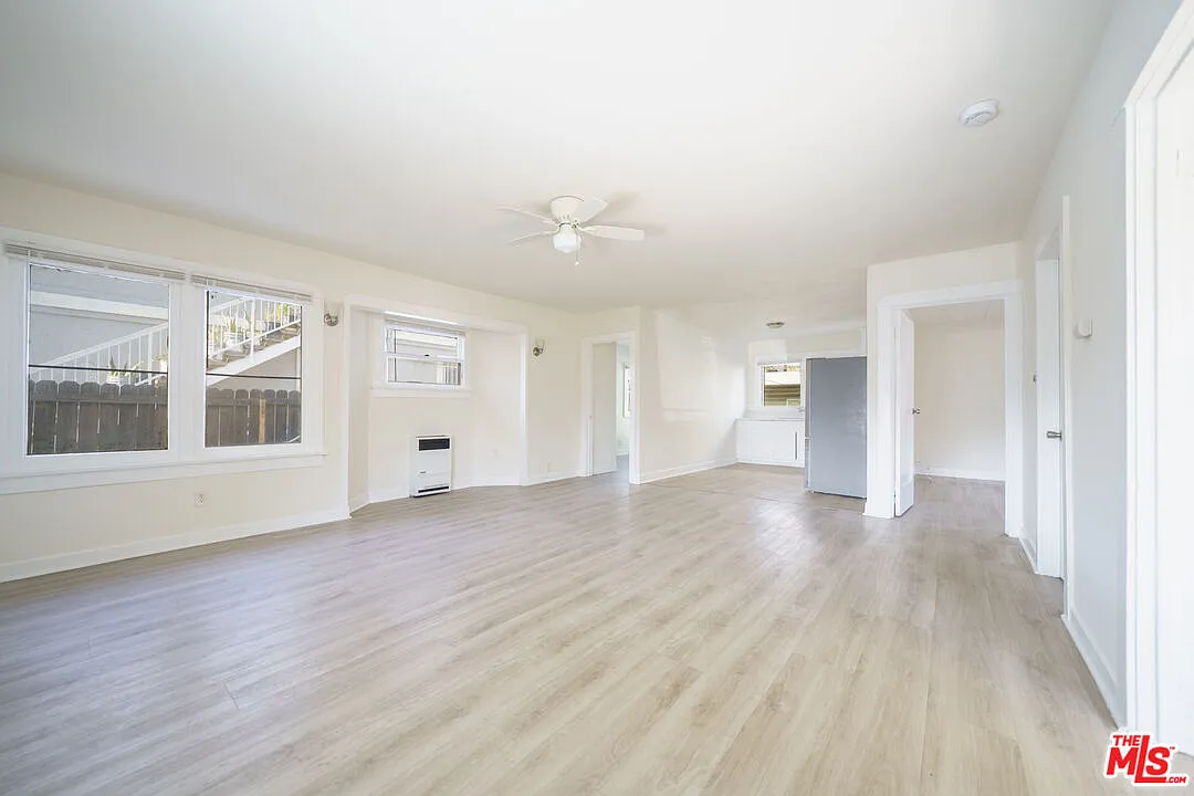 3 bed, 1.0 bath, 1000 sqft, $3,500 — Photo 4