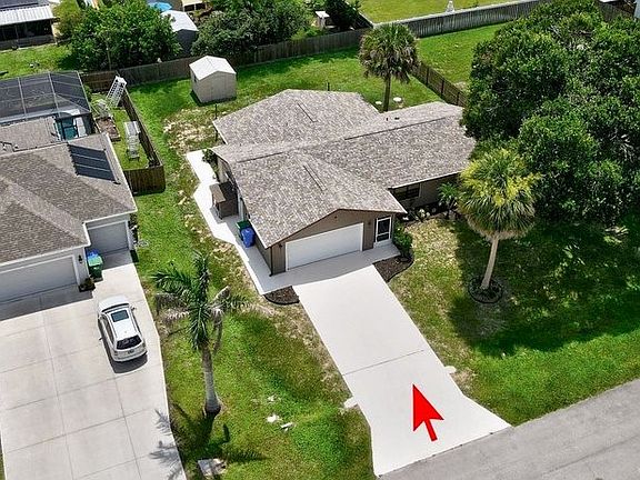 3rd image of 585 Ray St