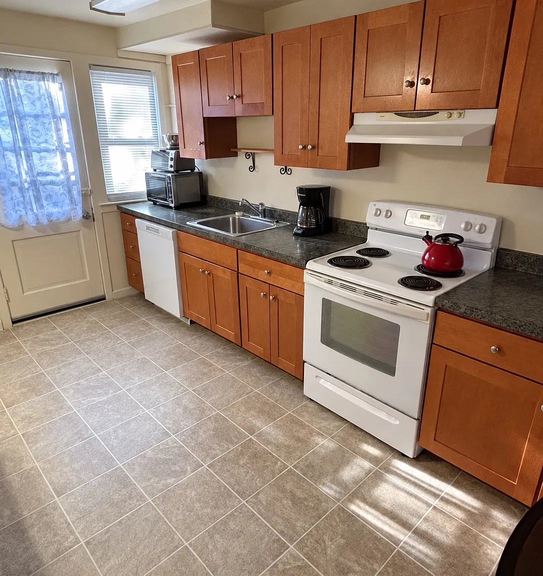 3 bed, $1,800 — Photo 3