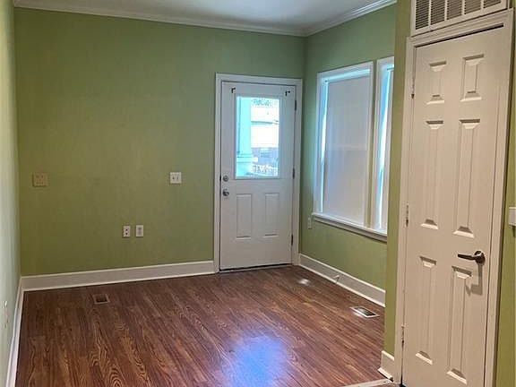 5th image of 9234-36 Apple St