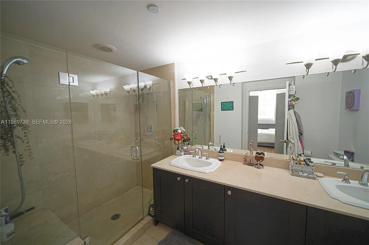 Building Photo - 4100 Salzedo St #9