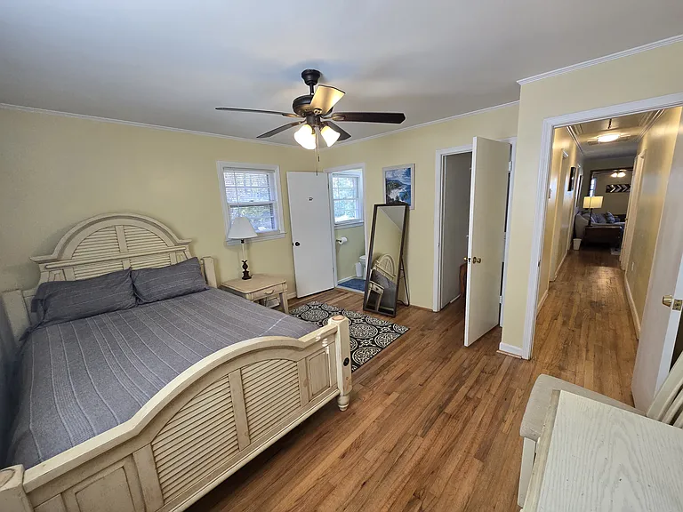 242 W Castle Dr — Photo 19