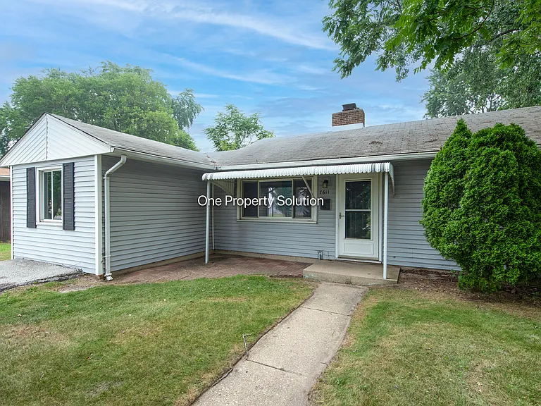 7611 Northcote Ave — Photo 2