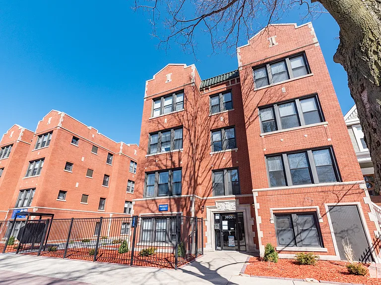 3943.5 N Janssen Ave #2E — Photo 11