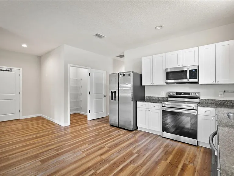 700 Hamilton Ave — Photo 7