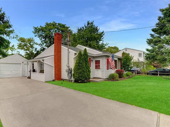 32 Washington Avenue, West Sayville, NY 11796