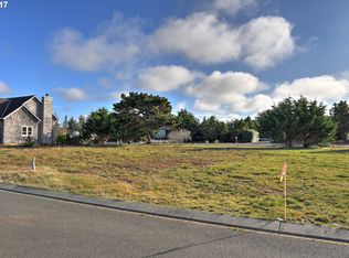 718 Seabird Dr #3, Bandon, OR 97411