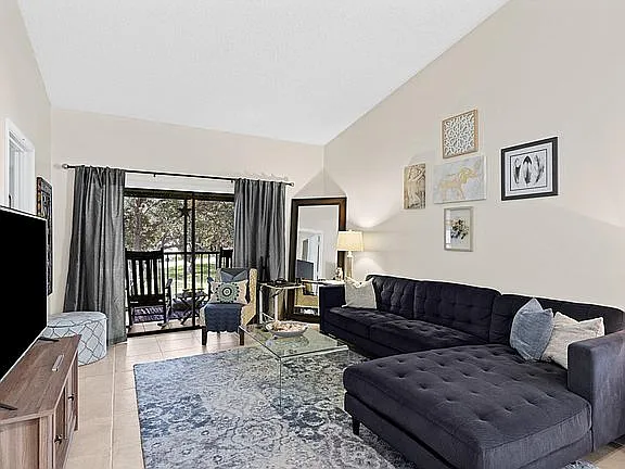 2 bed, 920 sqft, $2,750 — Photo 2