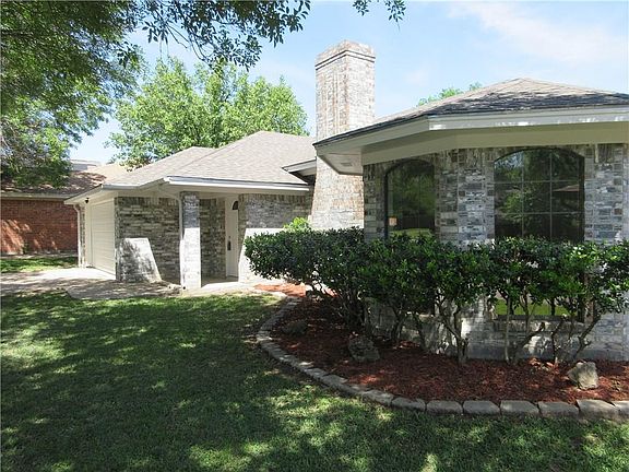 3rd image of 3737 Devonaire Dr