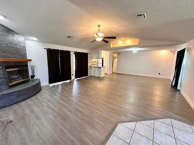 1259 S 40th Dr — Photo 3