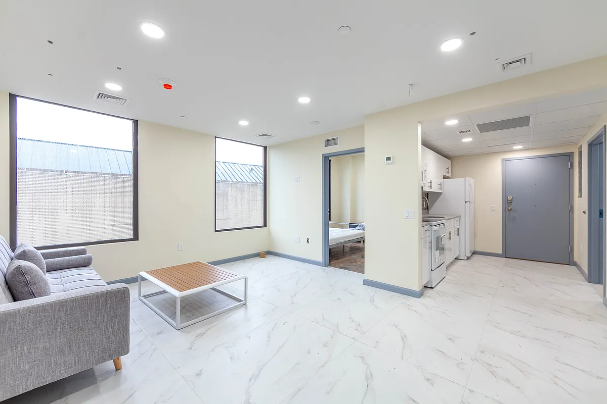 Building Photo - 216 N River St #306