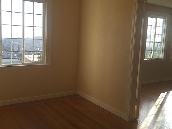 4th image of 225 Kensington Way