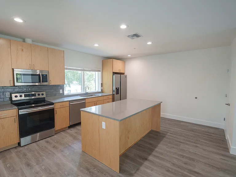1300 Francis Ave — Photo 6