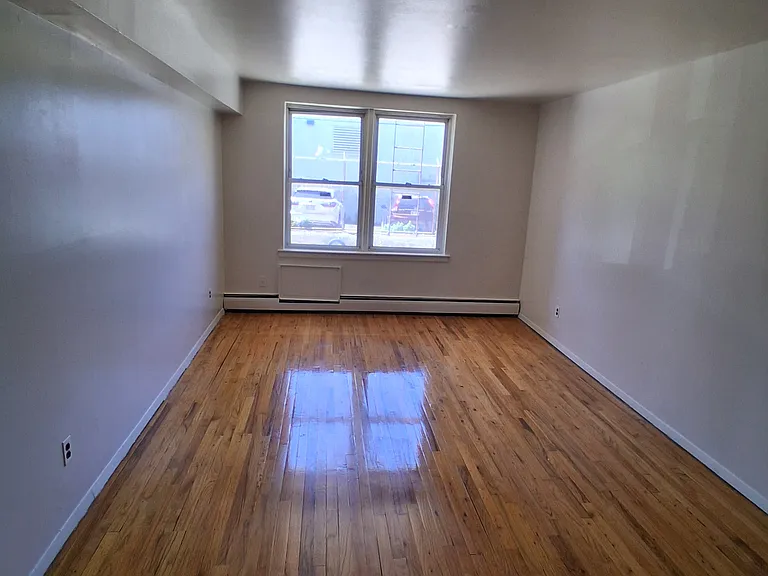 300 E 2nd St #1L — Photo 4
