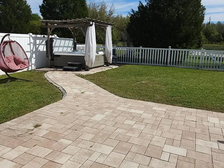 3926 Constantine Loop — Photo 2