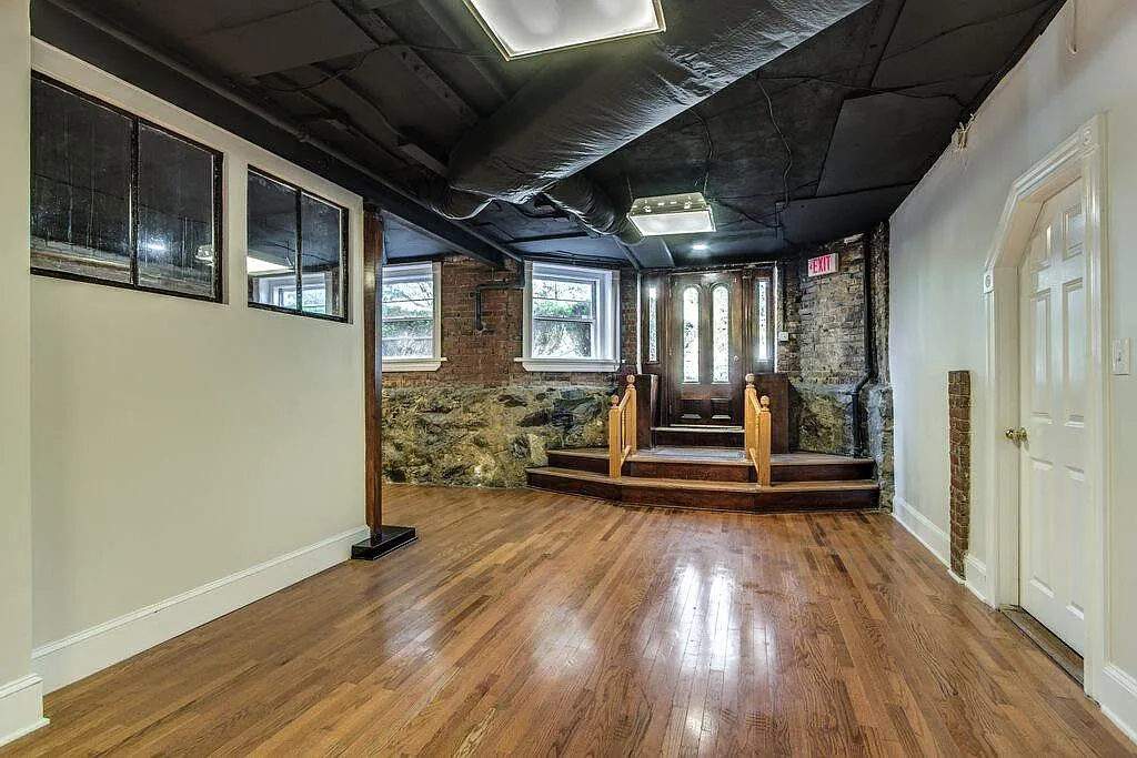 4 bed, 2200 sqft, $5,800 — Photo 3