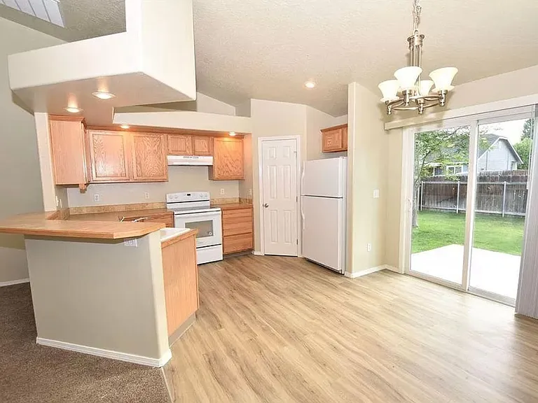 3341 N Maplestone Ave — Photo 6