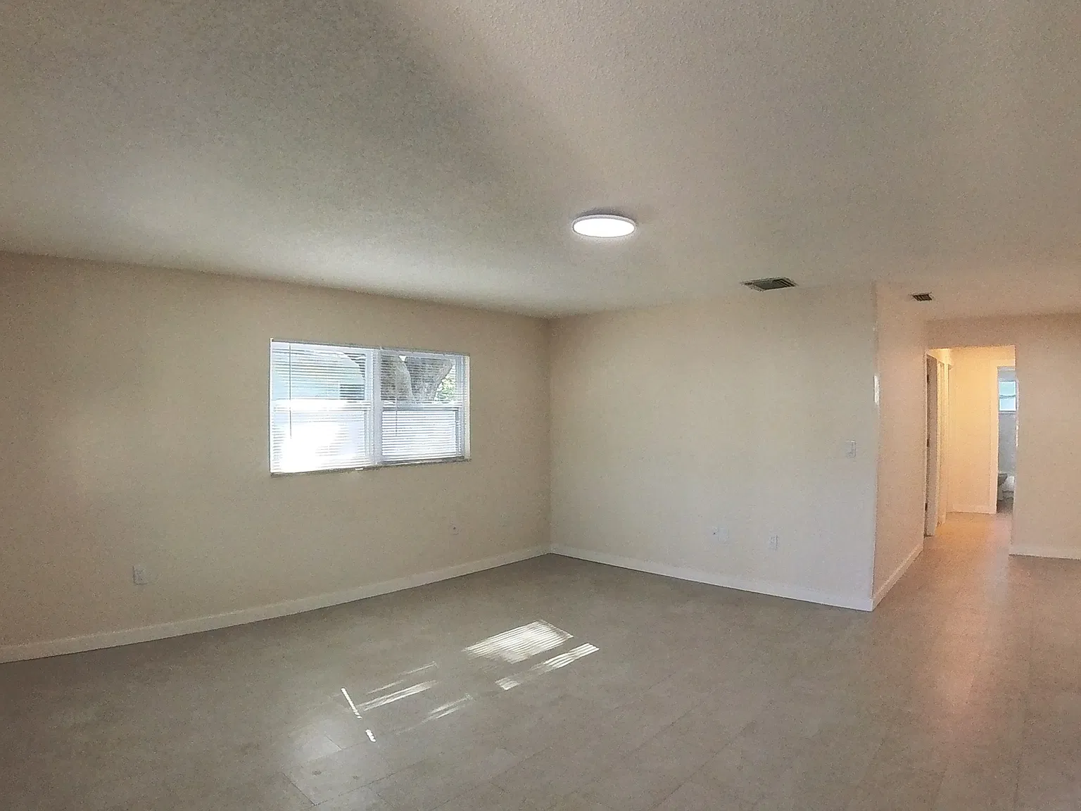 3 bed, 1108 sqft, $2,400 — Photo 3