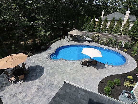 3rd image of 4 Baycrest Ave