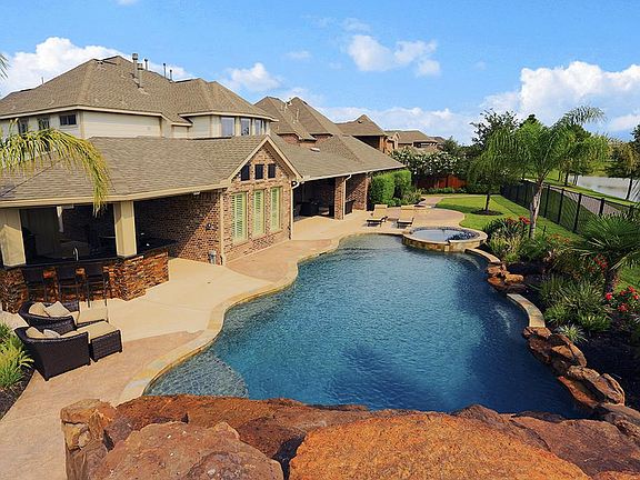 3rd image of 3211 Drake Springs Ln