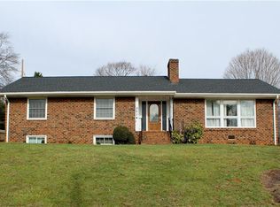 3014 New Hanover Dr, Greensboro, NC 27408