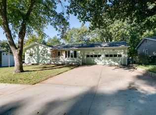 1403 Julie Dr, Wamego, KS 66547