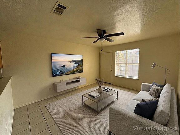 4th image of 1300 Dugger Cir #A