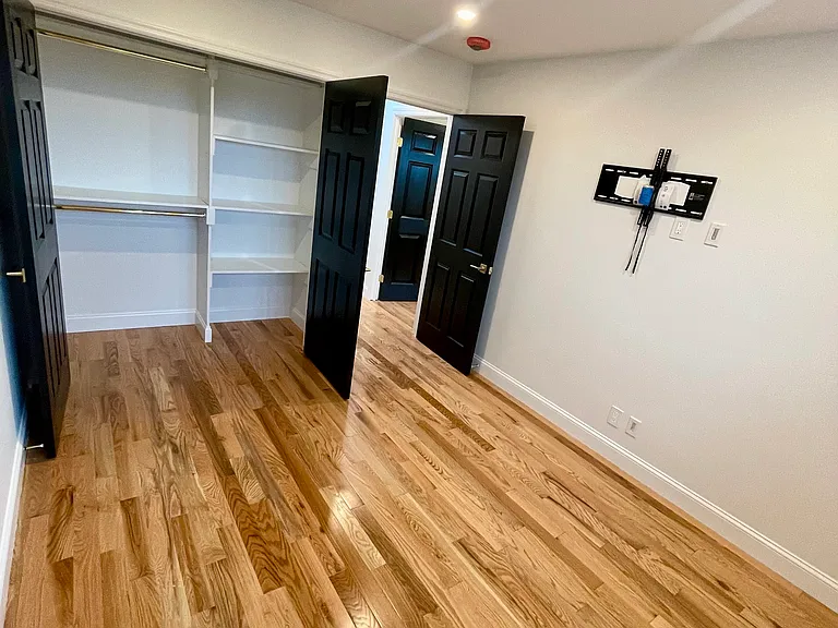 1045 Revere Ave #2 — Photo 7
