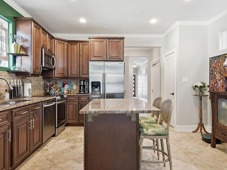 410 Peach St — Photo 14