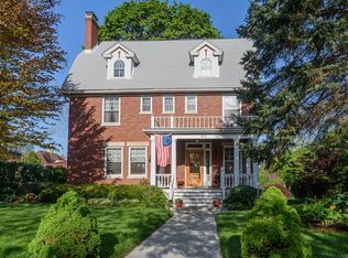 912 Douglas Ave, Elgin, IL 60120