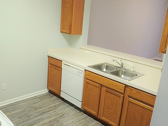 3rd image of 508 Southbranch Dr