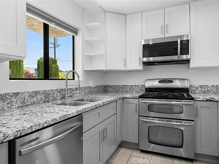 621 E Lomita Ave #A — Photo 11