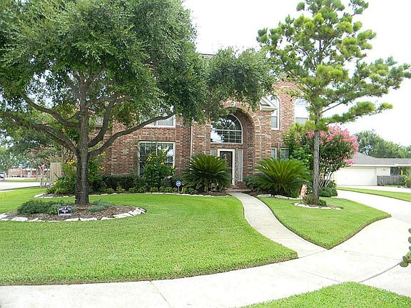 Home located on a circle. More pictures coming on Sat.