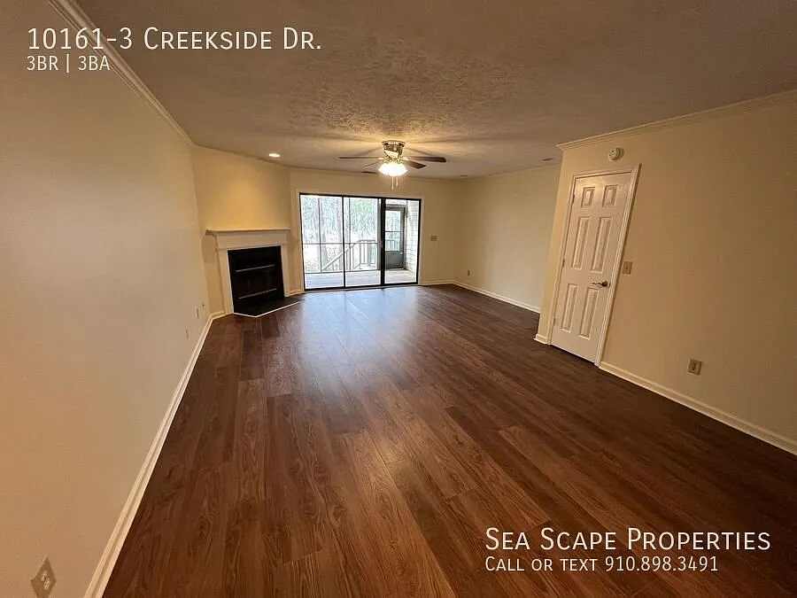 Pet-Friendly 3-Bedroom Townhome with Marsh Views and Private Baths — Photo 1
