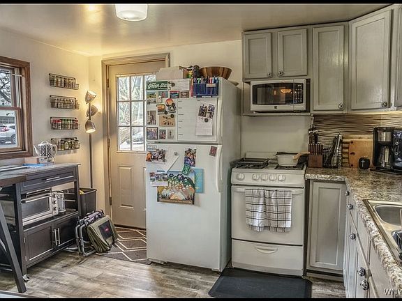 4th image of 32 E Union St