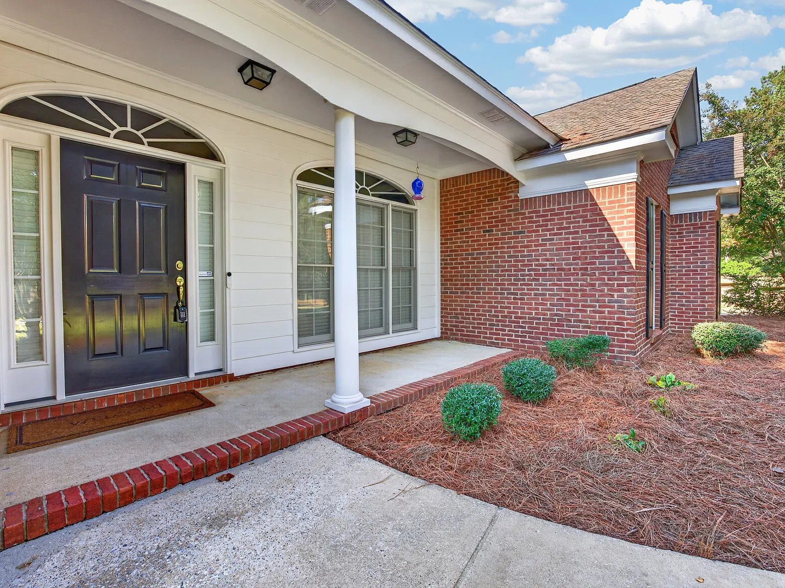 4 bed, 2337 sqft, $2,800 — Photo 2