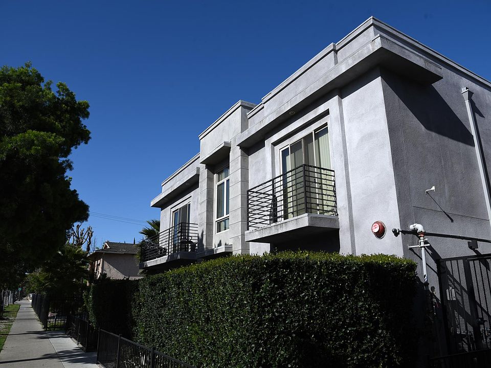 1st image of 6462 Woodley Ave APT 1