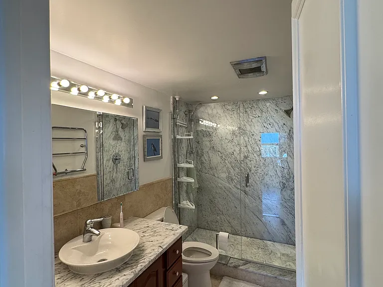 1000 Lowry St #7E — Photo 4