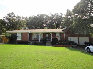 124 Oak Dr E, Hurst, TX 76053